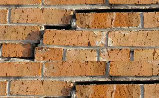 Brick wall with serious structural damage in Kansas City, MO